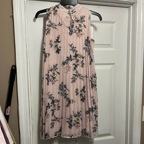 Light Pink Floral Pleated Dress size M - Picture 3 of 5
